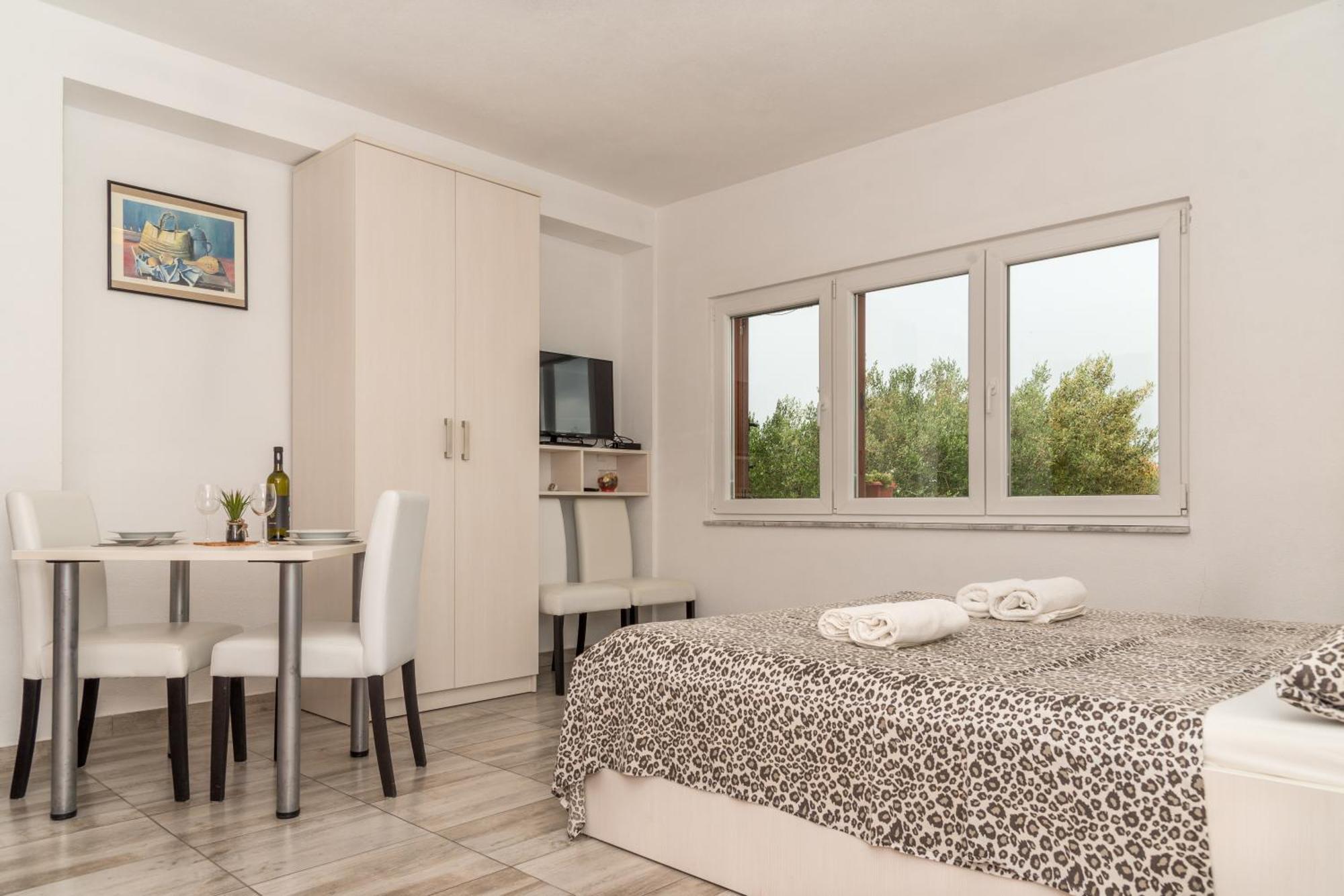 Studio Apartment Нин Екстериор снимка