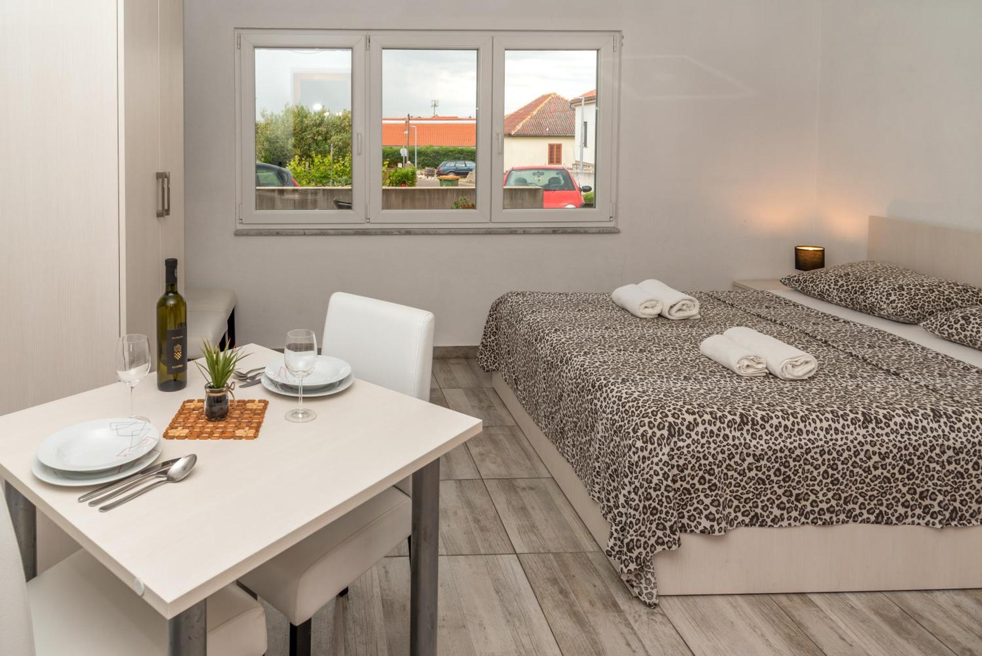 Studio Apartment Нин Екстериор снимка